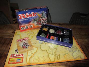 Compleet mooi spel Risk wereldveroverend met 300 miniaturen beschikbaar voor biedingen