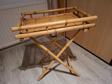 Rotan bijzettafeltje annex dienblad beschikbaar voor biedingen