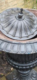 Hoge (70cm) gietijzeren tuinvaas + deksel (brocante), Ophalen, Gebruikt