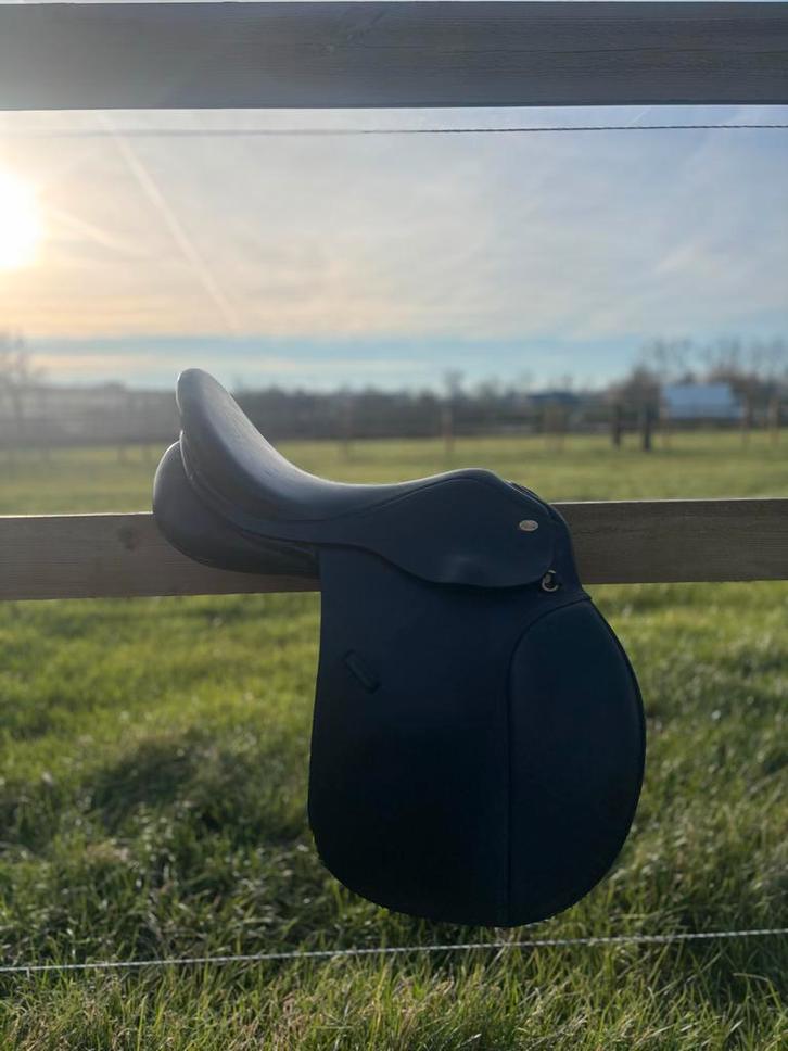 Te koop: Knight Rider leren paardenzadel – 17,5 inch medium, Dieren en Toebehoren, Paarden en Pony's | Zadels, Gebruikt, Ophalen of Verzenden
