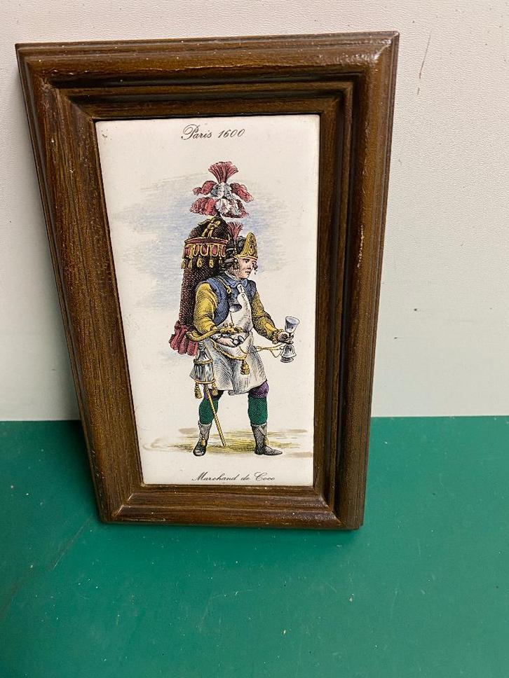 Tegelschilderij “Paris 1600 – Marchand de Booo”, Antiek en Kunst, Antiek | Wandborden en Tegels, Ophalen of Verzenden