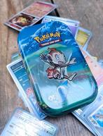 Pokémon mini tin met 85 Pokémon kaarten, Ophalen of Verzenden, Zo goed als nieuw, Meerdere kaarten