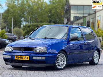 Volkswagen Golf 1.6 Milestone | Navigatie | Bluethooth | Tre beschikbaar voor biedingen