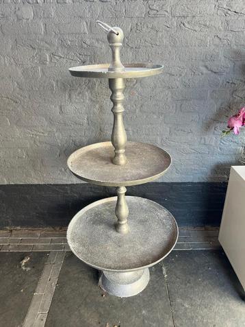 Brocante etagère 1 meter 26 beschikbaar voor biedingen