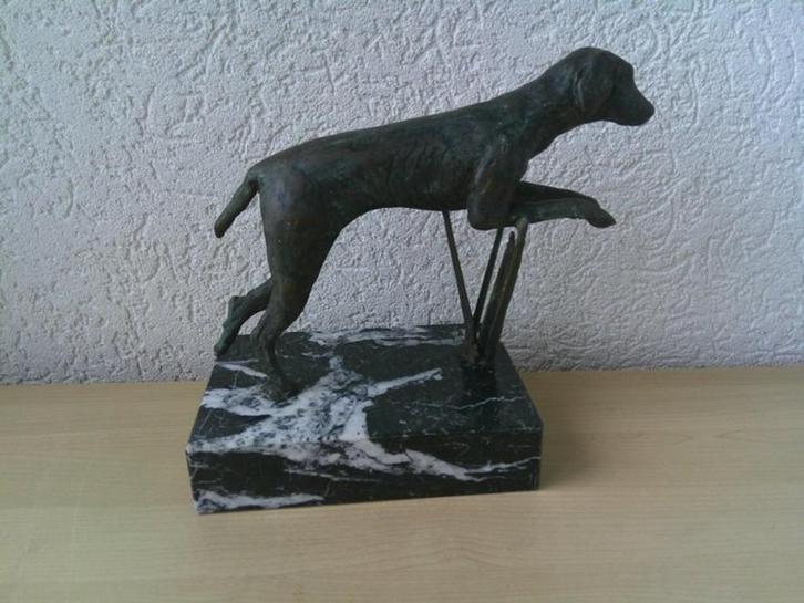 Massief bronzen beeld jachthond / Tjikkie Kreuger, Antiek en Kunst, Kunst | Beelden en Houtsnijwerken, Ophalen of Verzenden