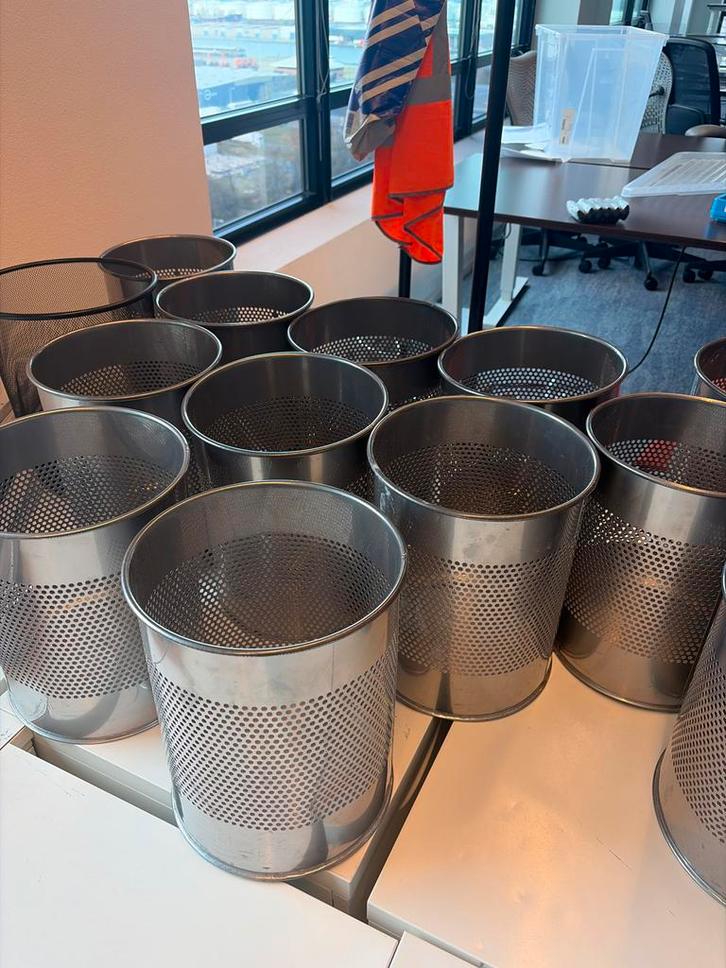 18 Metalen Afvalemmers / Prullenbakken, Huis en Inrichting, Woonaccessoires | Prullenbakken, Gebruikt, Metaal, Minder dan 50 cm