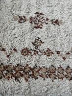 Wollen vloerkleed gebriken wit & bruin hand gekupft, 100 tot 150 cm, Echt wollen kleed merk berber, Zo goed als nieuw, Rechthoekig