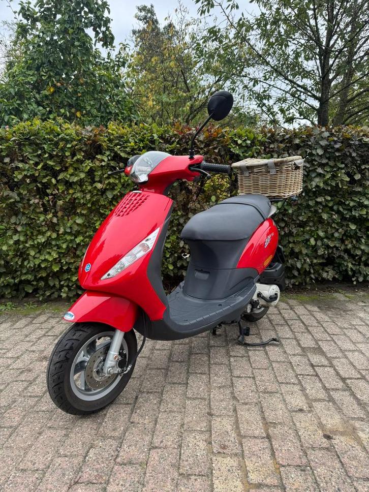 ⭐️Piaggio zip 4t 50cc carburateur 3147 KM NIEUWSTAAT⭐️, Fietsen en Brommers, Scooters | Piaggio, Zo goed als nieuw, Zip, Benzine