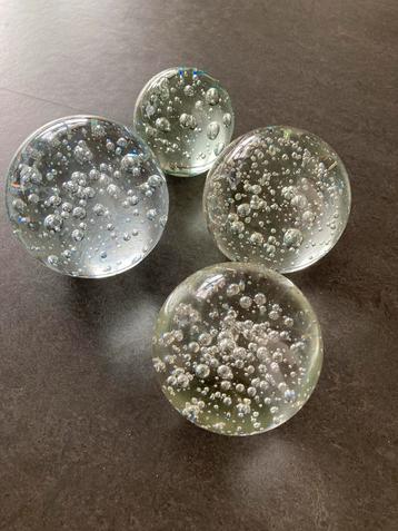 4x presse papier glazen bollen beschikbaar voor biedingen