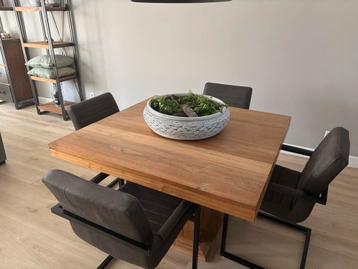 Vierkanten Teak Houten Eettafel met 4 eetkamerstoelen beschikbaar voor biedingen