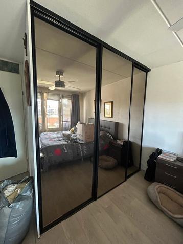 3 delige spiegel wandkast  schuif model,.brons kleurige spie