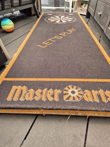 Te koop Dartsmat gemaakt op houten bak voor de juiste afstan beschikbaar voor biedingen