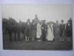 onbekend fotokaart groepje mensen met rijtuig, Verzamelen, Ansichtkaarten | Nederland, Ongelopen, Ophalen of Verzenden, 1920 tot 1940