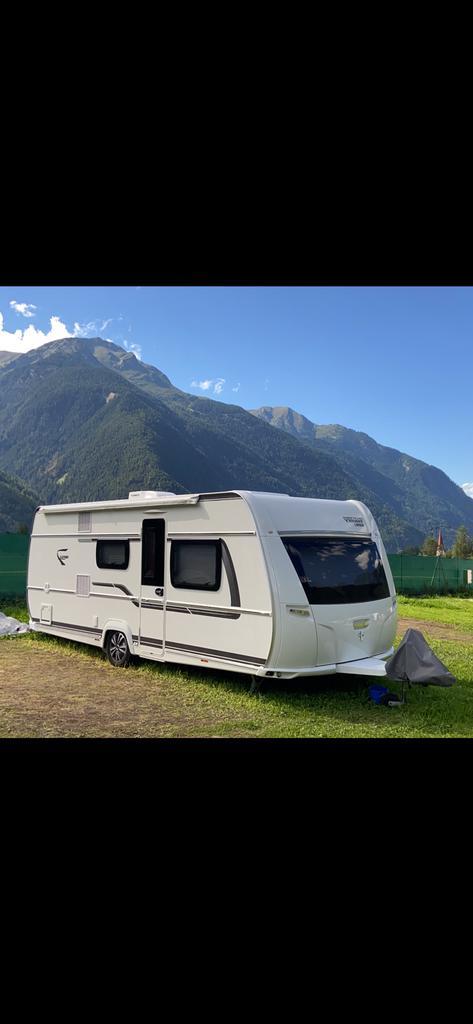 Fendt Saphir SKM 560 stapelbed, Caravans en Kamperen, Caravans, Particulier, tot en met 6, 1250 - 1500 kg, Rondzit, Fendt, Omvormbare zithoek