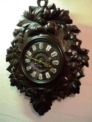 grote rijk bewerkte black forest houten klok beschikbaar voor biedingen