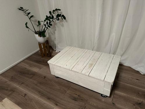 Witte salontafel op wieltjes, Huis en Inrichting, Tafels | Salontafels, Gebruikt, Minder dan 50 cm, 50 tot 100 cm, 50 tot 100 cm