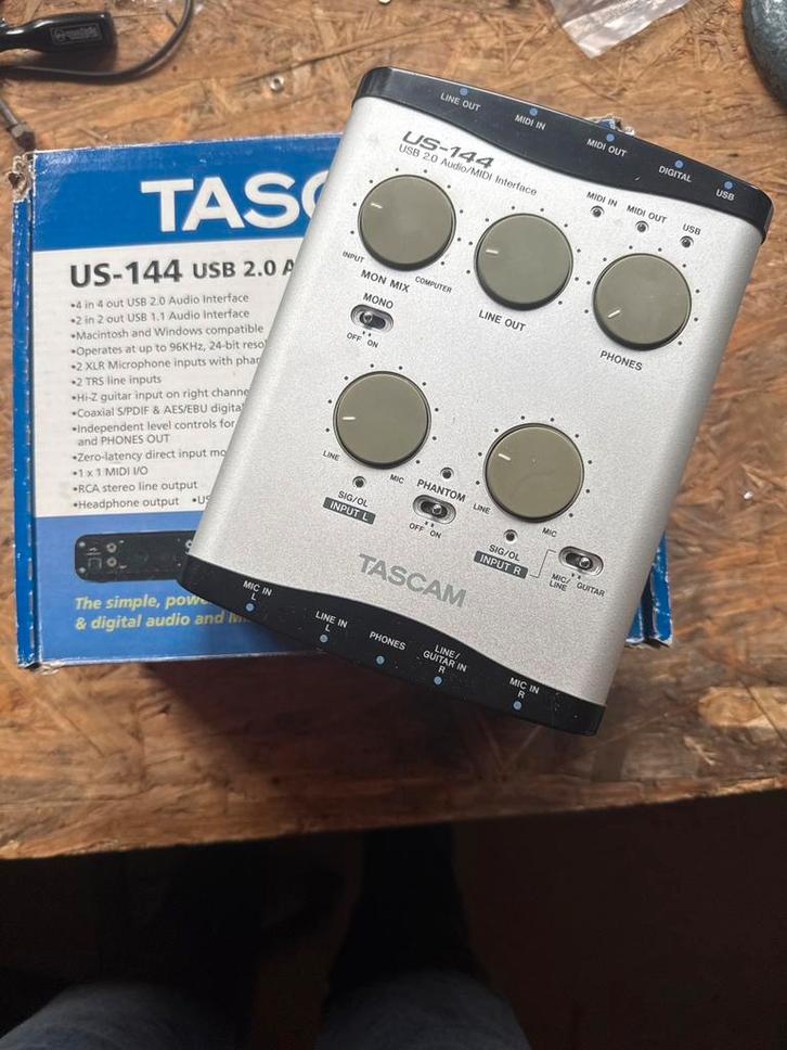 Tascam US-144 USB Audio Interface, Muziek en Instrumenten, Midi-apparatuur, Gebruikt, Ophalen of Verzenden