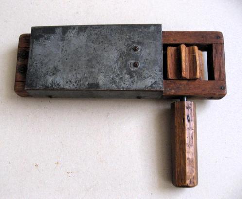Grote eikenhouten ratel met zinken klankkast, Antiek en Kunst, Antiek | Gereedschap en Instrumenten, Ophalen of Verzenden