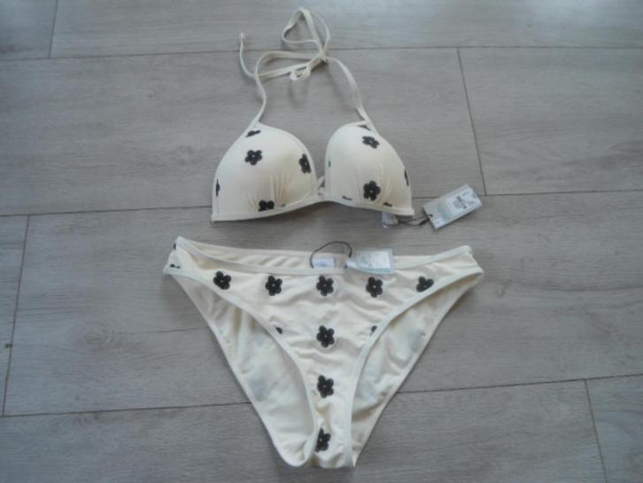 NIEUW! Primark; Opvallend leuke bikini; maat 38, Kleding | Dames, Badmode en Zwemkleding, Nieuw, Bikini, Wit, Ophalen of Verzenden