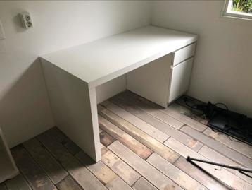 Bureau Ikea Malm wit met lade en kastje 140 x 65