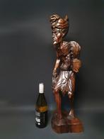 Grote Balinese man met haan uit coromabdel bali indonesie, Antiek en Kunst, Ophalen of Verzenden
