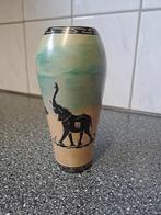Vintage spekstenen vaasje olifant., Antiek en Kunst, Antiek | Vazen, Ophalen of Verzenden