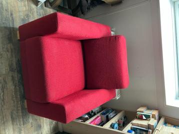 stoel rood beschikbaar voor biedingen