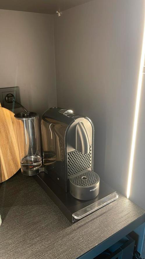 Magimix Nespresso U M130U Pure Black met melkopschuimer, Witgoed en Apparatuur, Koffiezetapparaten, Zo goed als nieuw, Koffiemachine