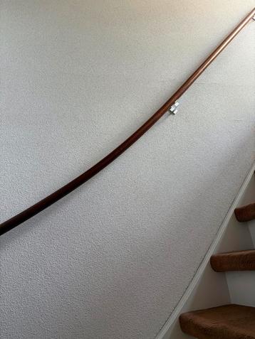 Gebruikte Trapleuning hout 2 delig beschikbaar voor biedingen