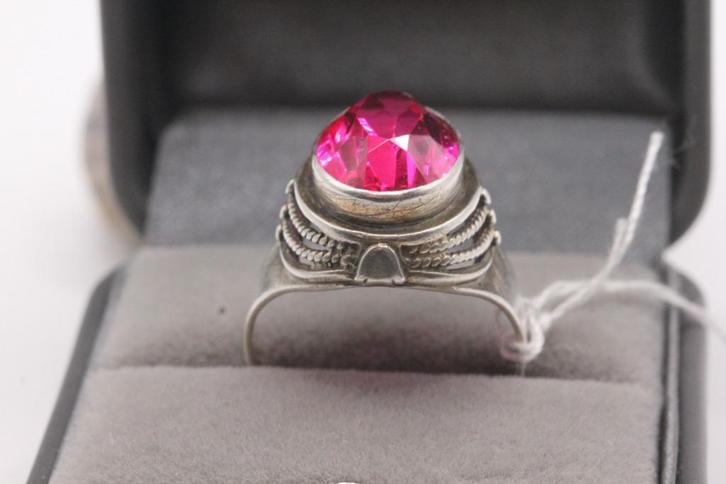ring Vintage zilver  met robijn steen, Sieraden, Tassen en Uiterlijk, Ringen, Zo goed als nieuw, Dame, 17 tot 18, Zilver, Zilver