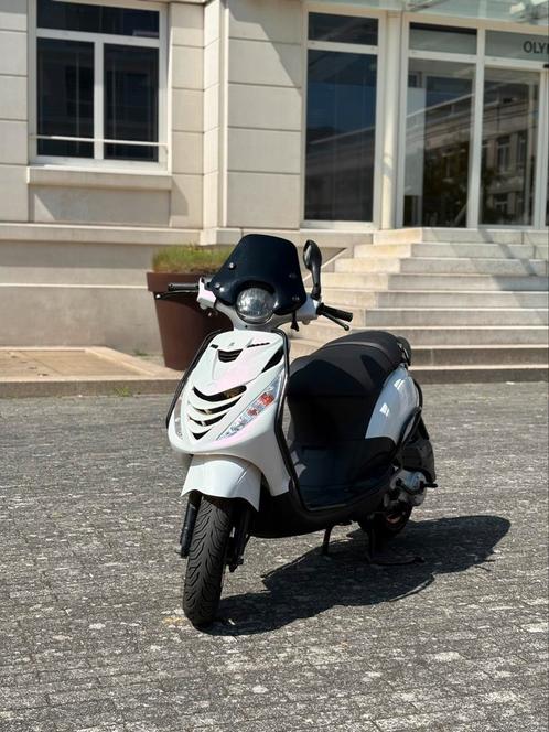 Piaggio zip 4t 50cc, Fietsen en Brommers, Scooters | Piaggio, Zo goed als nieuw, Zip, Benzine, Ophalen