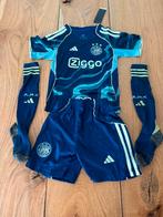 Ajax nieuwste 2e Uitshirt 2025/2026 Kindersetje, Sport en Fitness, Maat XS of kleiner, Ophalen of Verzenden, Nieuw, Shirt