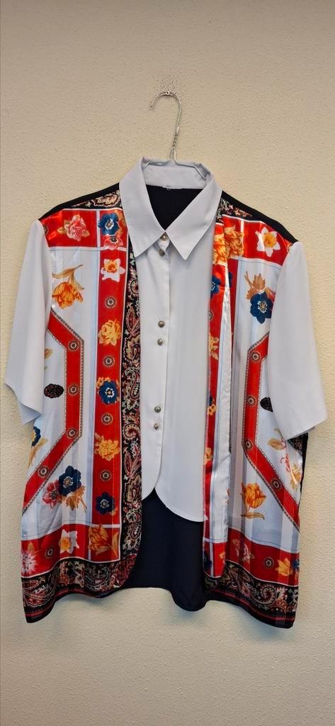 Vintage blouse, maat 42/44 - rood - wit - bloemen - 90's, Kleding | Dames, Blouses en Tunieken, Gedragen, Maat 42/44 (L), Rood