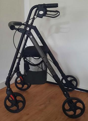Rollator merk Vitility + rugsteun + boodschappentas ( 7.5 kg beschikbaar voor biedingen