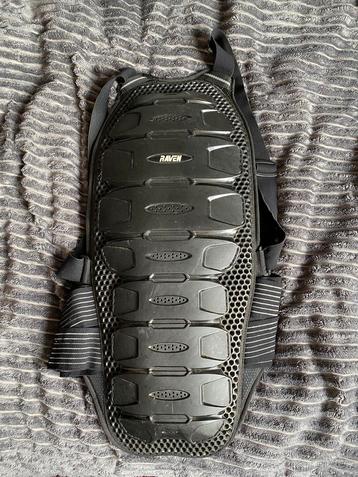 Rug en body protector beschikbaar voor biedingen