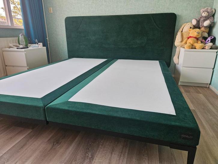 Supermooi gestoffeerde boxspring basis, Huis en Inrichting, Slaapkamer | Boxsprings, Zo goed als nieuw, 200 cm, Tweepersoons, Ophalen