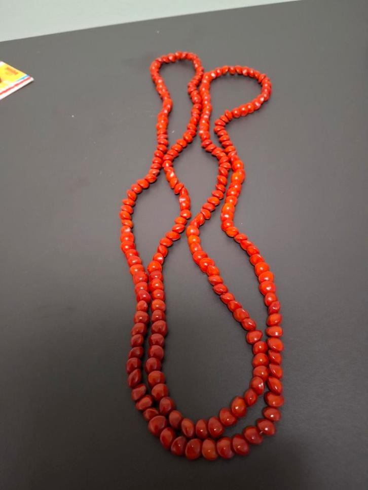 Prachtige Rode kralen ketting van 150 cm lang, Sieraden, Tassen en Uiterlijk, Kettingen, Zo goed als nieuw, Steen of Mineraal