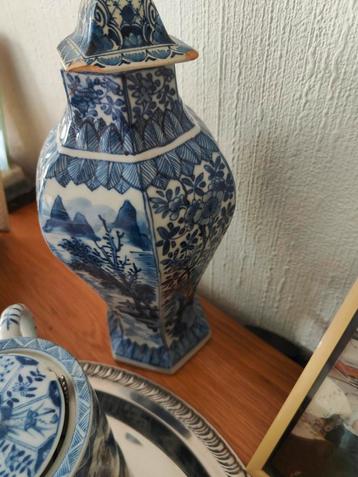 Delfts Blauwe Vaas met Deksel beschikbaar voor biedingen