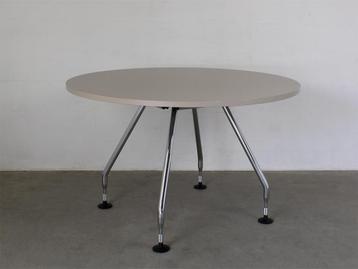 Vitra Sale tafels rond en tafelonderstellen voor ronde blade beschikbaar voor biedingen