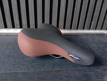 Nieuw / ongemonteerd. Selle Royal Loire gelzadel. beschikbaar voor biedingen