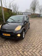 Daihatsu Sirion 1.3! Sportpakket! 5 Deurs! 1 Jaar Apk!, Auto's, Daihatsu, Voorwielaandrijving, Stof, Zwart, 4 cilinders