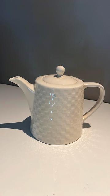 Theepot Clarity chess beschikbaar voor biedingen