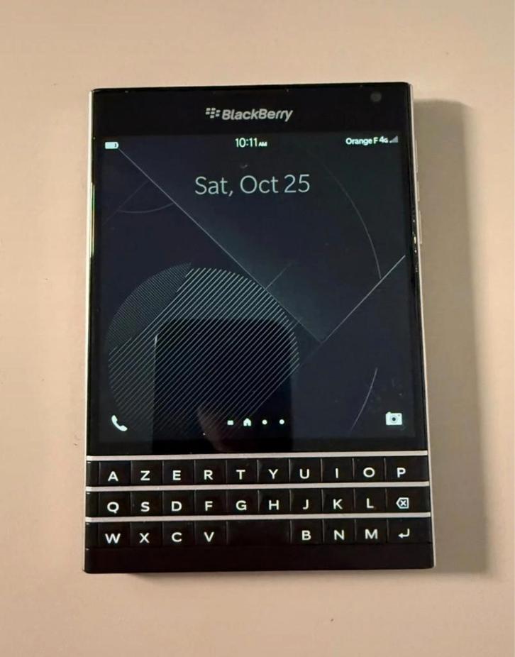 Goede werkend blackberry passport black edition met spotify, Telecommunicatie, Mobiele telefoons | Hoesjes en Frontjes | Blackberry