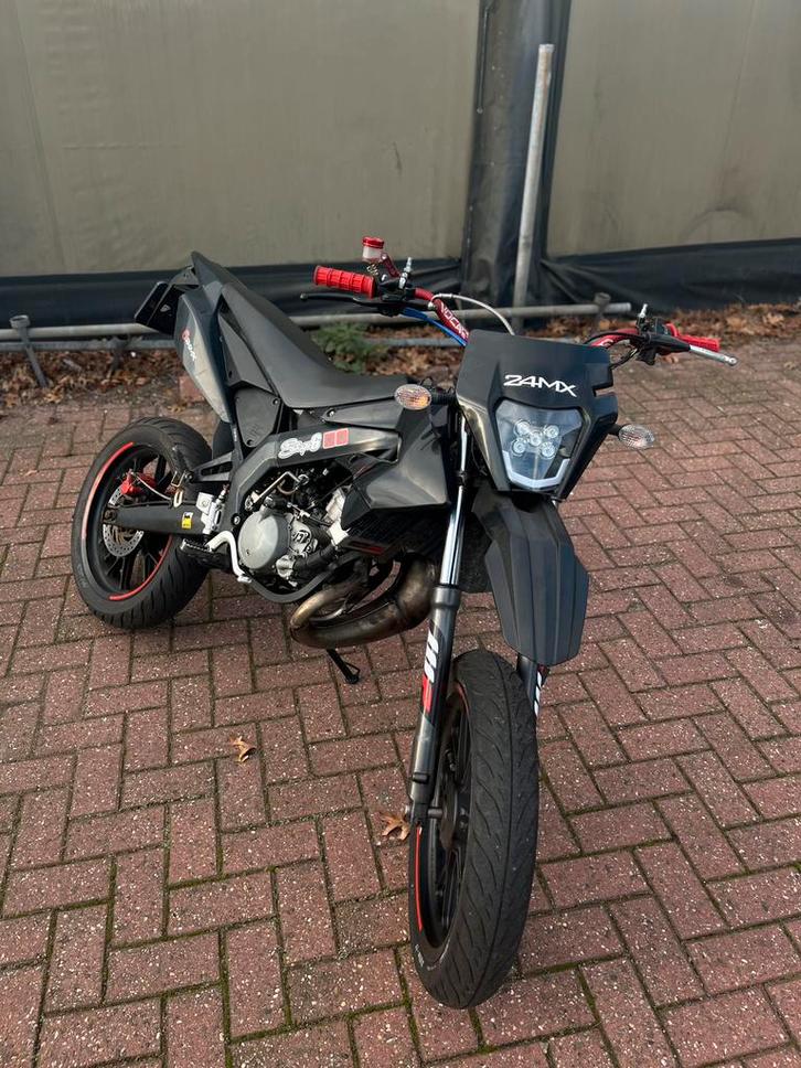 Derbi DRD racing Supermoto style, Fietsen en Brommers, Brommers | Derbi, Zo goed als nieuw, Ophalen