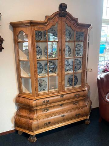 Oude hollandse servieskast beschikbaar voor biedingen