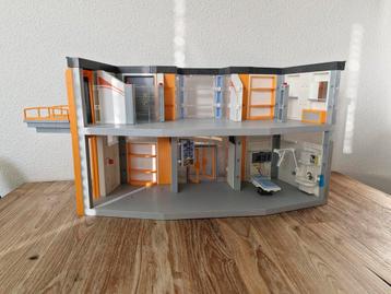 Playmobil ziekenhuis, goede staat,  veel extra's beschikbaar voor biedingen