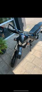 Derbi senda 2006, Fietsen en Brommers, Brommers | Derbi, Ophalen, 6 versnellingen, Gebruikt, Maximaal 45 km/u