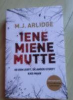 M.J.Arlidge Iene miene mutte 9789022576229, Gelezen, Ophalen of Verzenden, Nederland