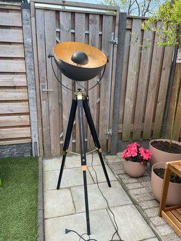 Industriële vloerlamp 3 poot /tripod.  beschikbaar voor biedingen