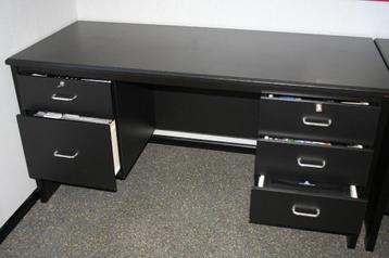 bureau zwart beschikbaar voor biedingen